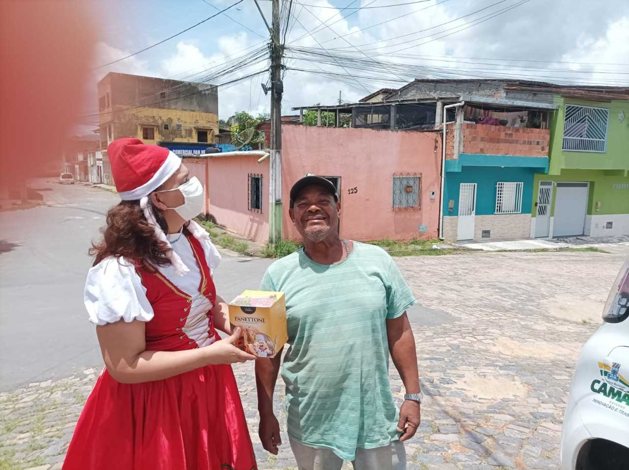 Camacã: Secretaria de Assistência Social distribui Panettone para os idosos